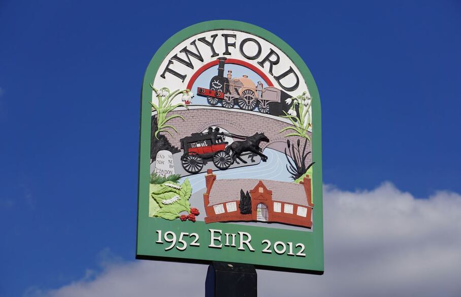 Street sign in Twyford commemorating 50 years since the coronation of Elizabeth II