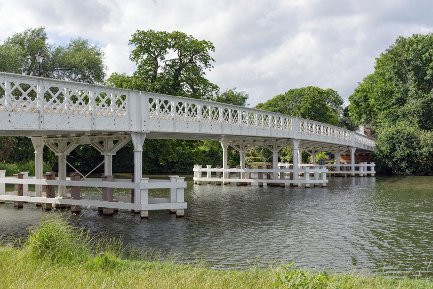 Whitchurch Bridge over the River Thames at Pangbourne