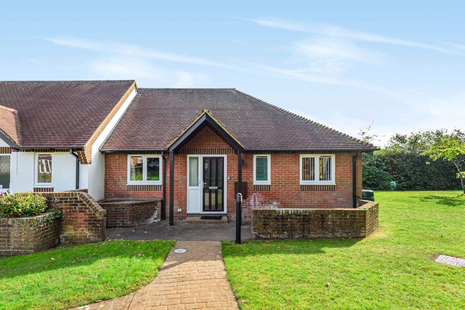 2 bedroom semi detached bungalow for sale War Memorial Place, Henley-on-Thames, RG9, main image