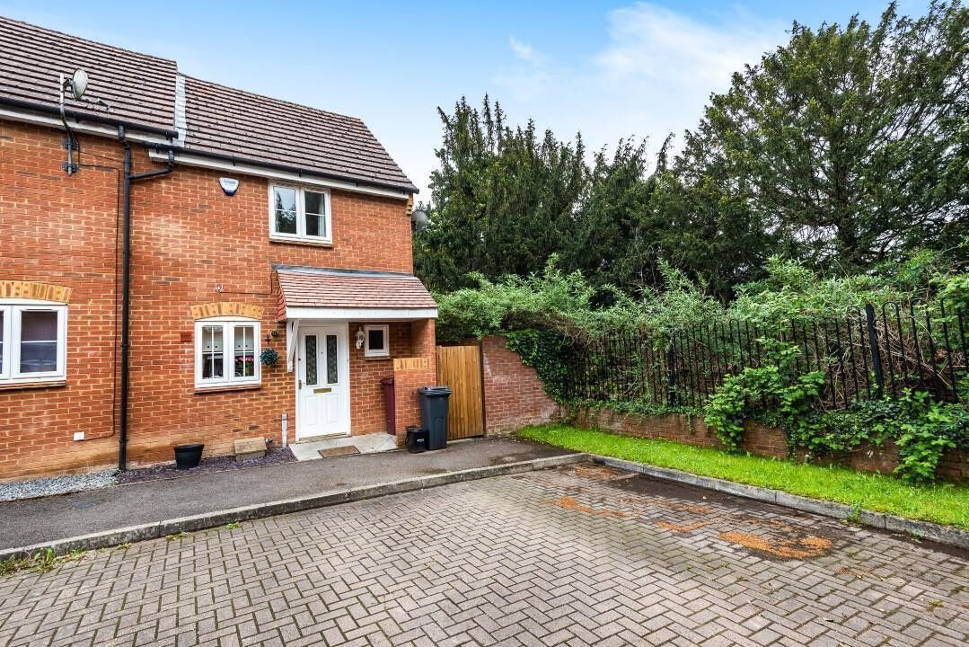2 bedroom end terraced house for sale Swallows Croft, Reading, RG1, main image