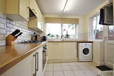 2 bedroom mid terraced house to rent, Available from 29/09/2023