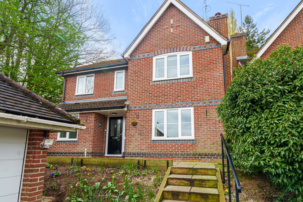 4 bedroom detached house for sale Hunters Chase, Caversham Heights, RG4, main image