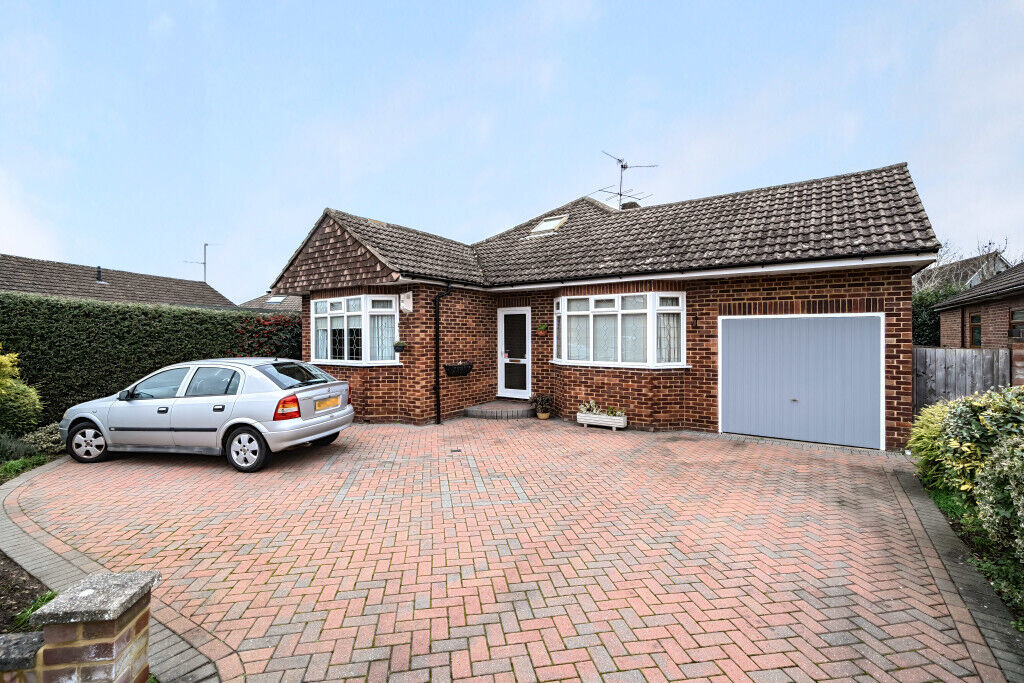 3 bedroom detached bungalow for sale Sycamore Drive, Twyford, RG10, main image