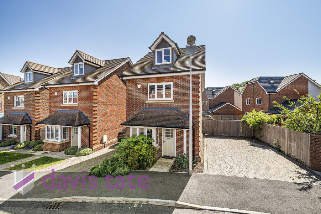 3 bedroom detached house for sale Snowdrop Gardens, Woodley, RG5, main image