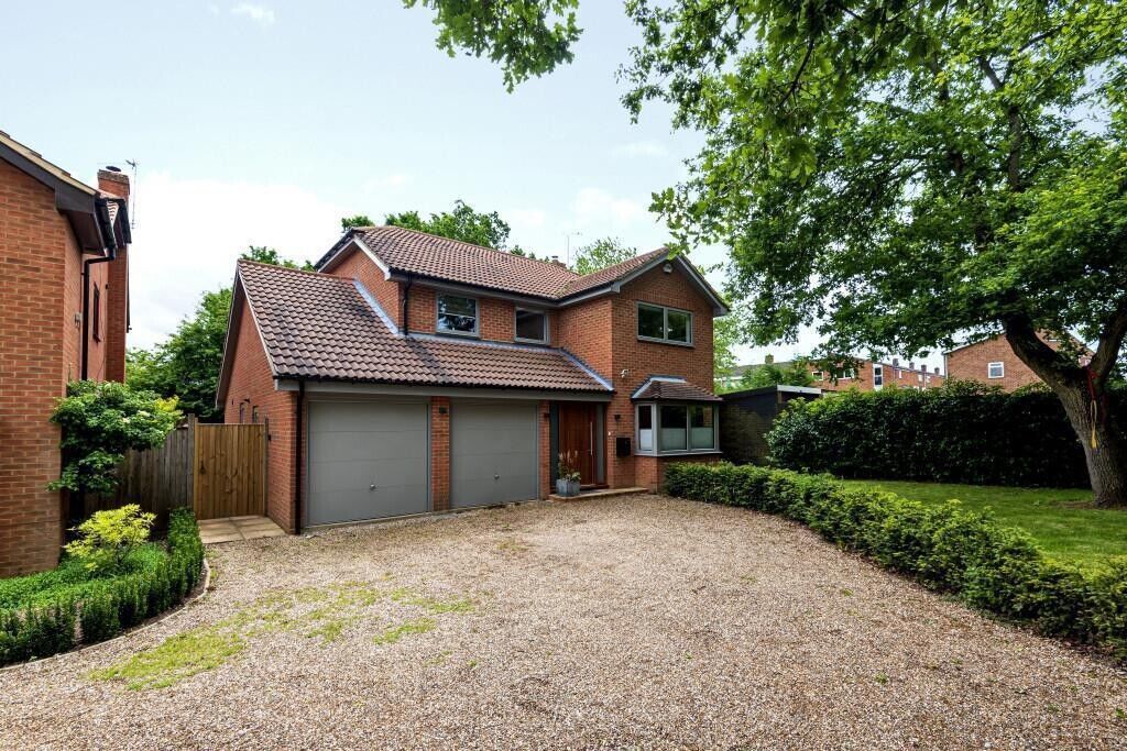 4 bedroom detached house to rent, Available now The Spinney, Waltham Road, RG10, main image