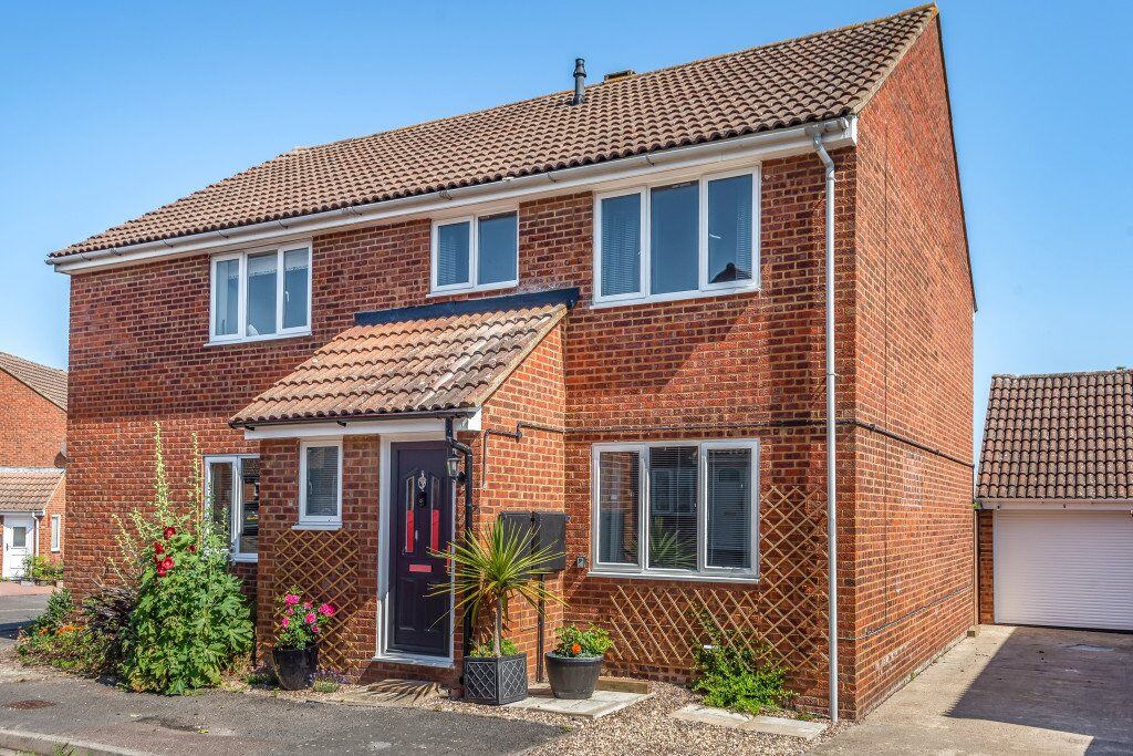 3 bedroom semi detached house for sale Highclere Gardens, Wantage, OX12, main image
