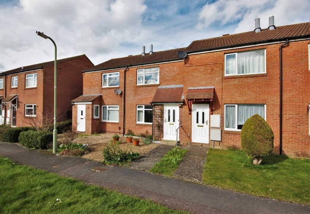 2 bedroom mid terraced house for sale Princess Gardens, Grove, OX12, main image