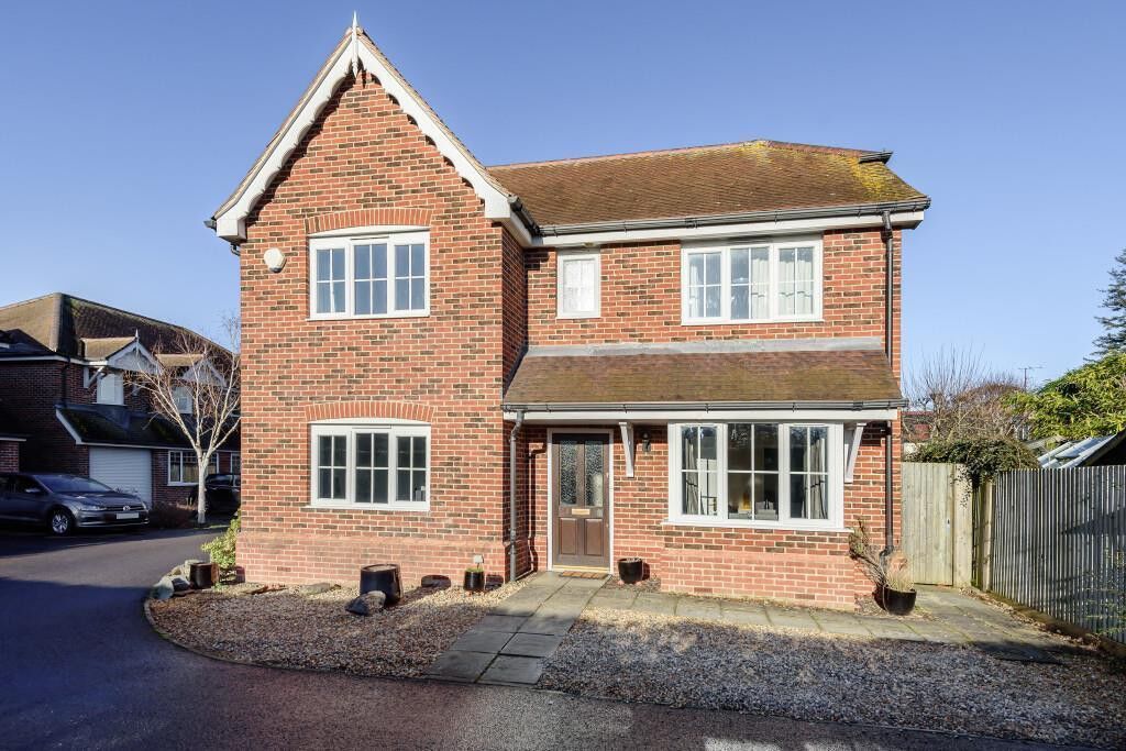 4 bedroom detached house for sale Maple Grove, Woodley, RG5, main image