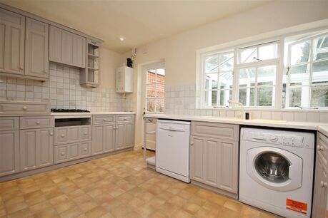 3 bedroom mid terraced house to rent, Available from 22/09/2023