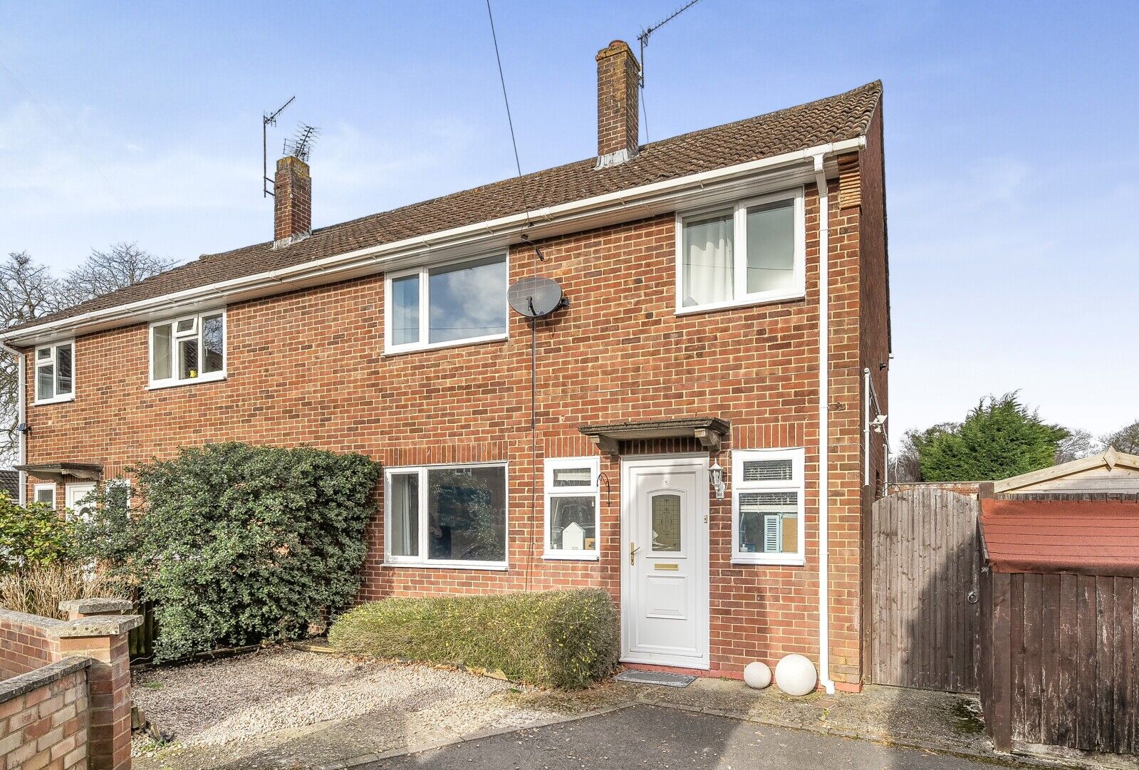 3 bedroom semi detached house for sale Gainsborough Crescent, Henley-on-Thames, RG9, main image