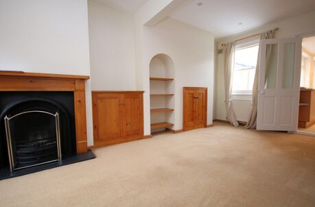 2 bedroom mid terraced house to rent, Available from 06/06/2024