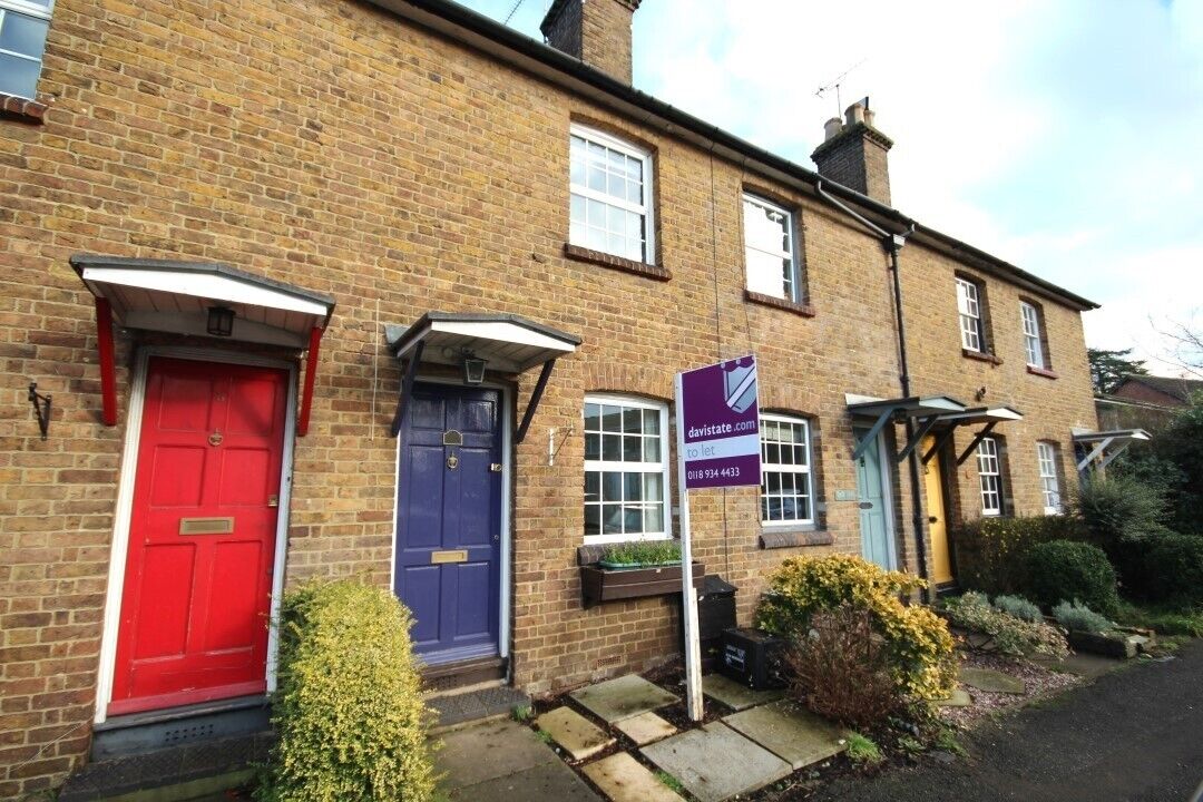 3 bedroom mid terraced house for sale Lansdowne Terrace, The Grove, RG10, main image