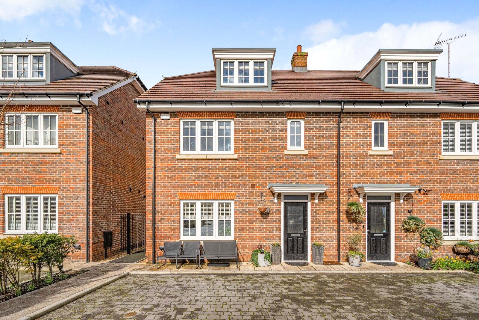 4 bedroom end terraced house for sale Oakford Court, Henley-on-Thames, RG9, main image