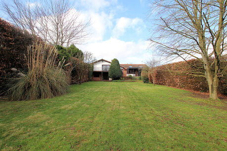 4 bedroom detached house to rent, Available now