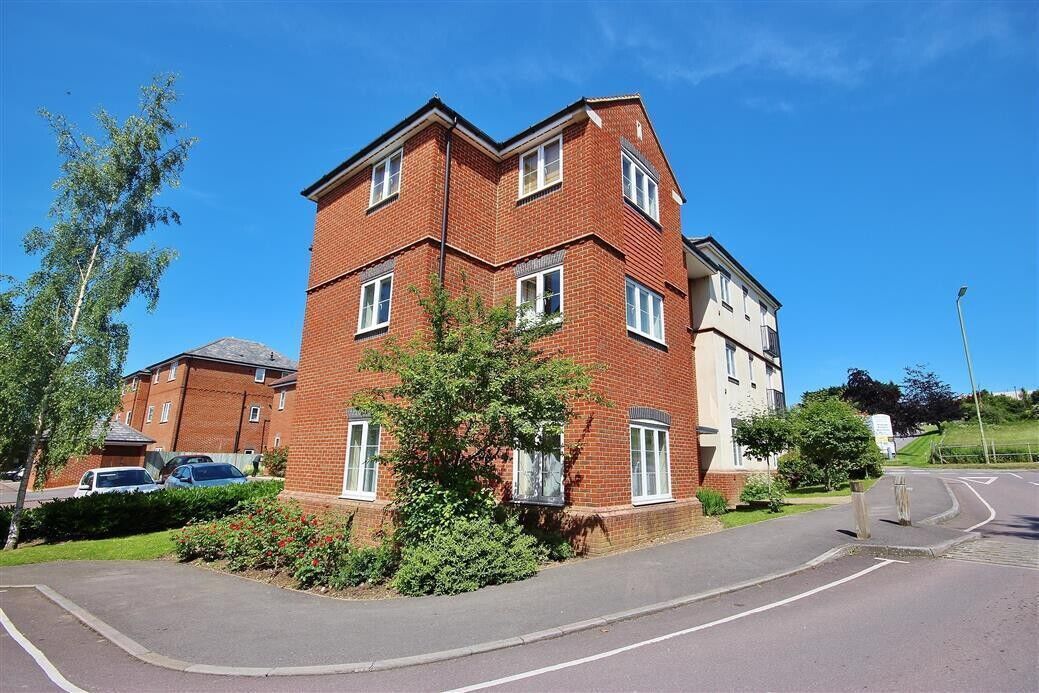 2 bedroom  flat for sale Wolage Drive, Grove, OX12, main image