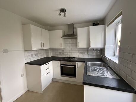 2 bedroom end terraced house to rent, Available now