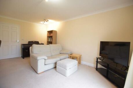 2 bedroom mid terraced house to rent, Available from 27/05/2024