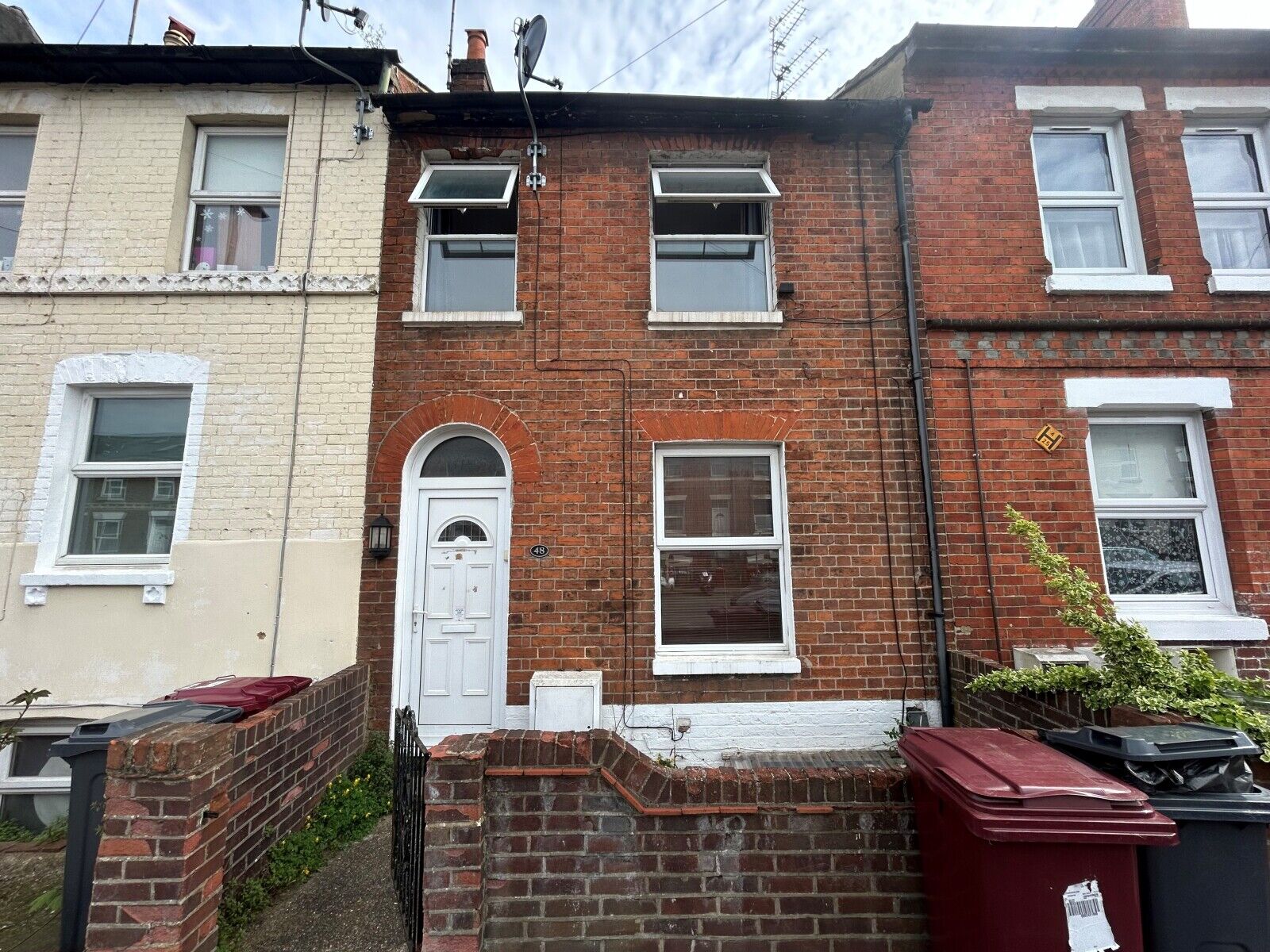 4 bedroom mid terraced house to rent, Available from 03/05/2024 Bedford Road, Reading, RG1, main image