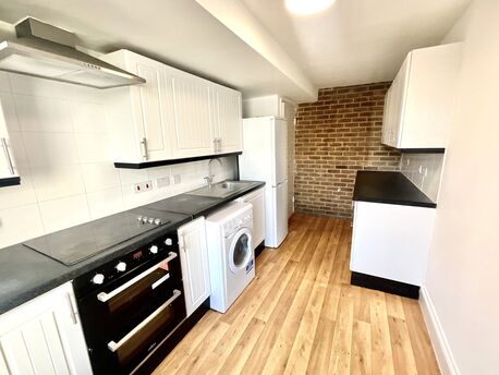 2 bedroom  flat to rent, Available from 30/04/2024