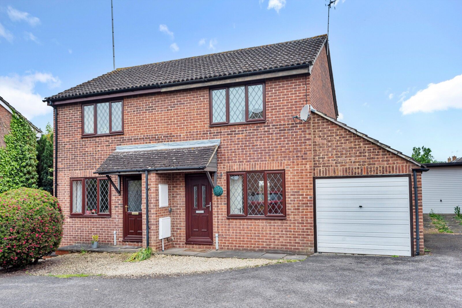 2 bedroom semi detached house for sale Kent Close, Abingdon-On-Thames, OX14, main image