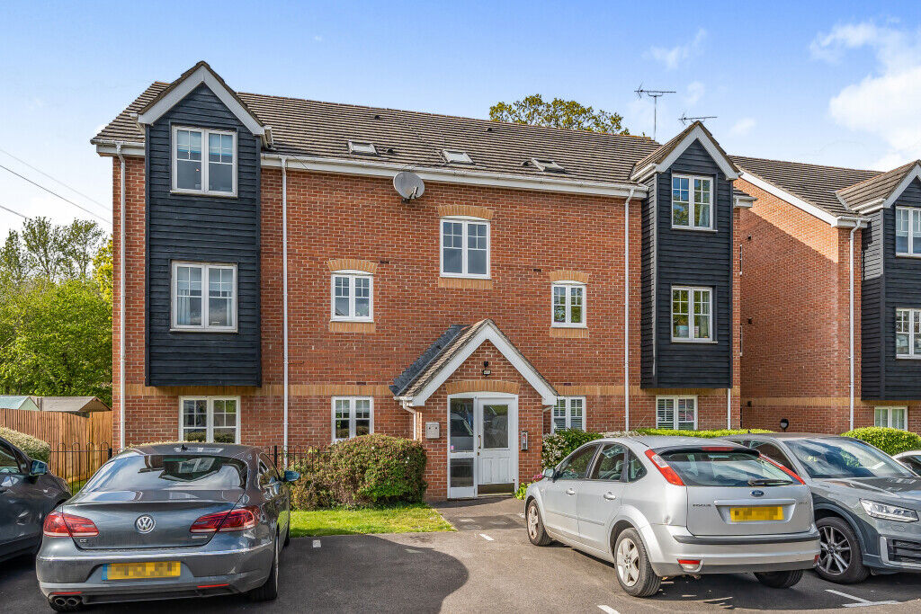 2 bedroom  flat for sale Howell Close, Arborfield, RG2, main image