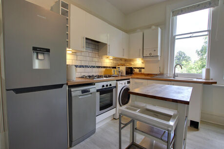 2 bedroom  flat to rent, Available from 01/05/2025