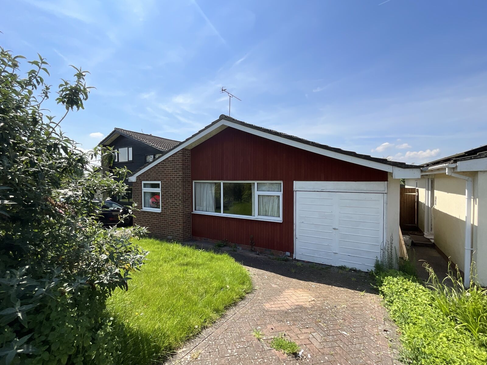 2 bedroom detached bungalow for sale Wessex Gardens, Twyford, RG10, main image