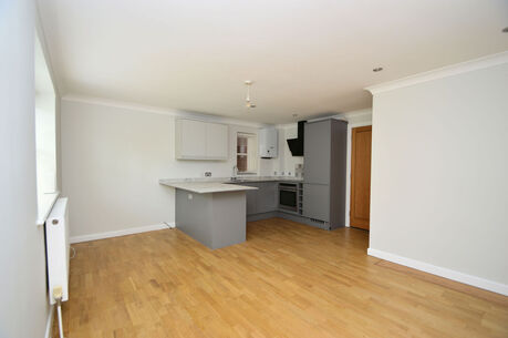 2 bedroom  flat to rent, Available from 21/05/2024