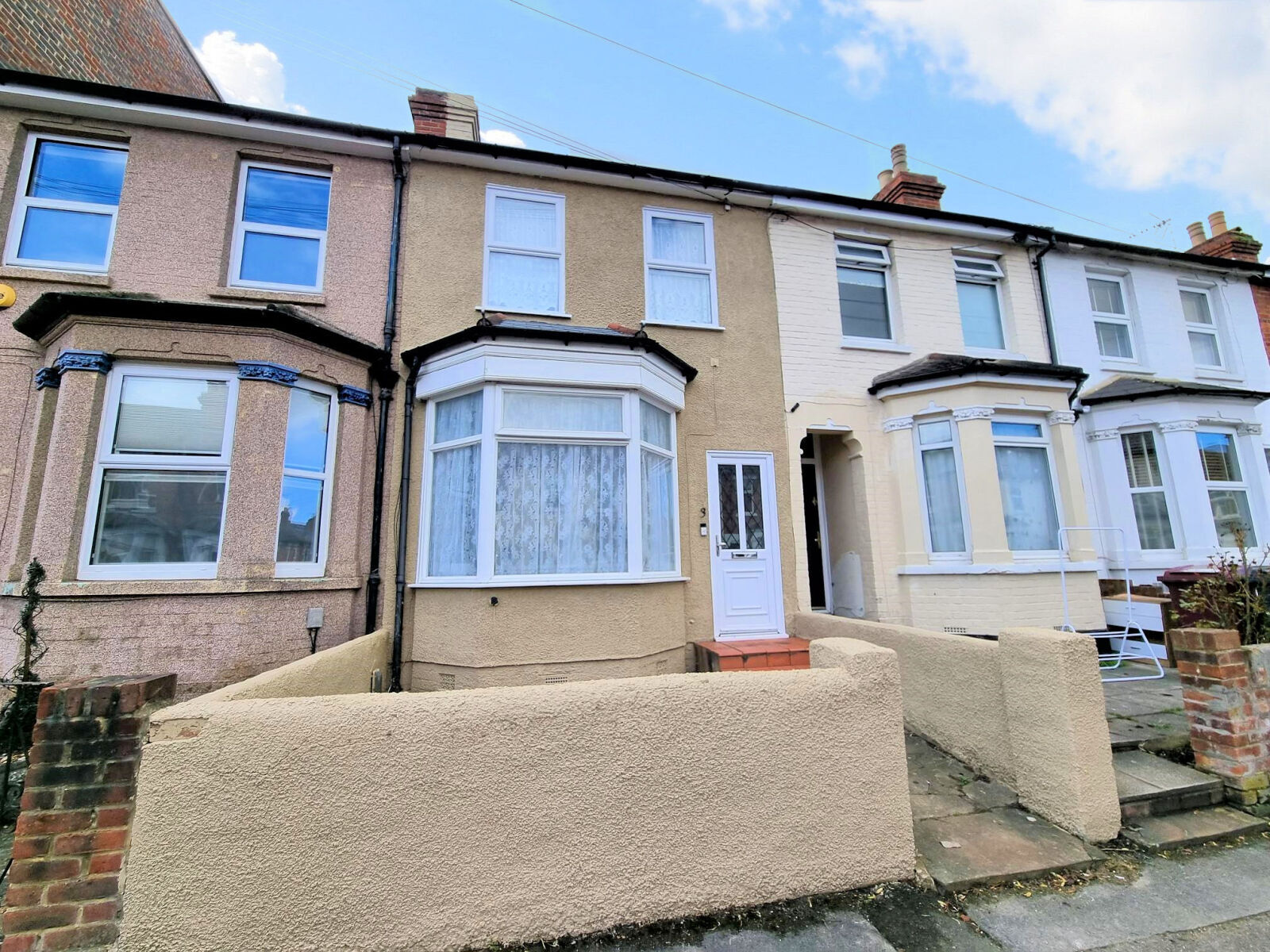 3 bedroom mid terraced house for sale Newport Road, Reading, RG1, main image