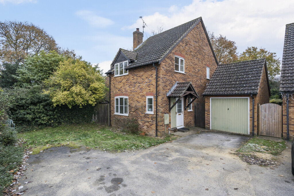 3 bedroom detached house for sale Myrtle Close, Burghfield Common, RG7, main image