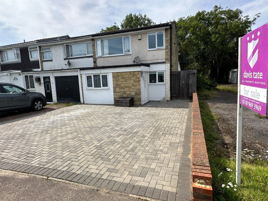 3 bedroom end terraced house for sale Hanwood Close, Woodley, RG5, main image