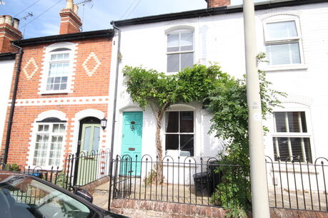 2 bedroom mid terraced house to rent, Available from 22/07/2024