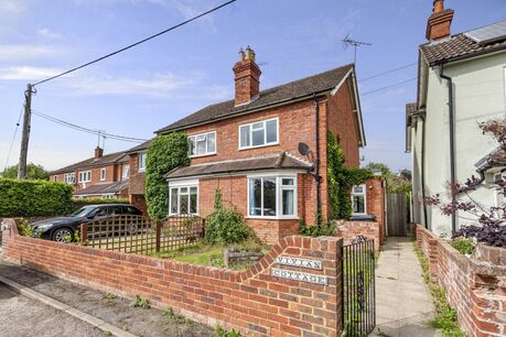 2 bedroom semi detached house to rent, Available from 31/07/2024