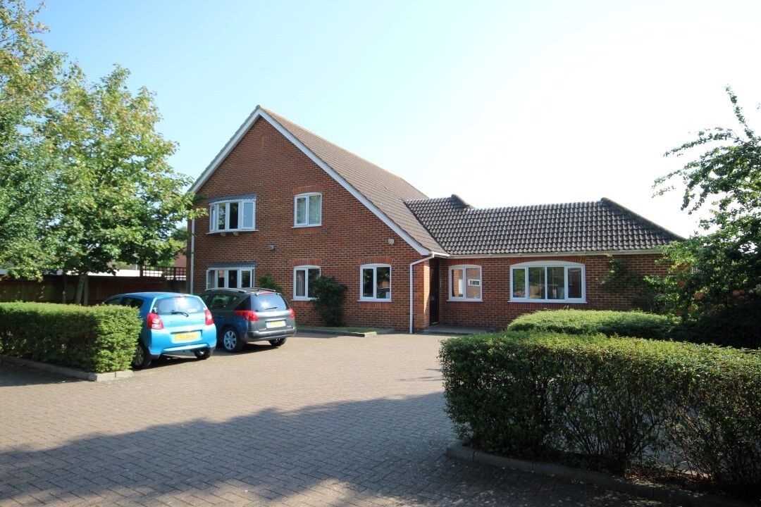 2 bedroom  flat to rent, Available from 05/04/2024 Baldwin Court, Longfield Road, RG10, main image