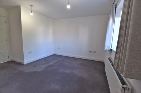 2 bedroom  flat to rent, Available from 07/05/2024