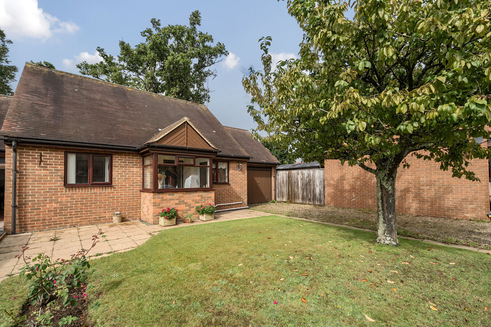 2 bedroom detached bungalow for sale Essex Way, Sonning Common, RG4, main image