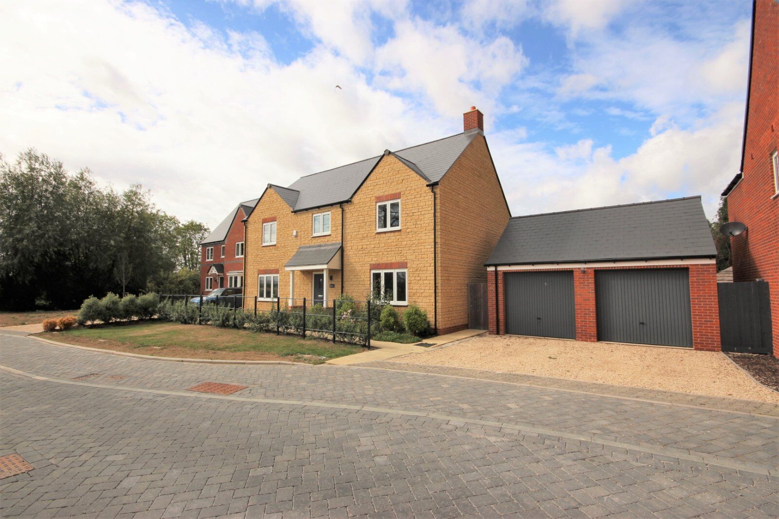 5 bedroom detached house to rent, Available from 08/08/2024 Davies Meadow, East Hanney, OX12, main image