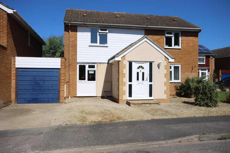 4 bedroom detached house to rent, Available from 27/06/2024