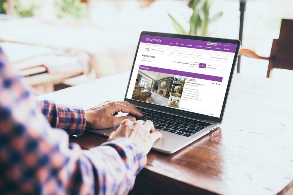 A user browsing the Davis Tate website