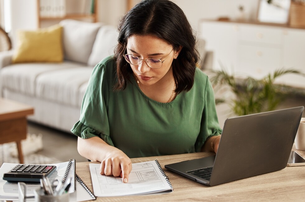 woman budgeting